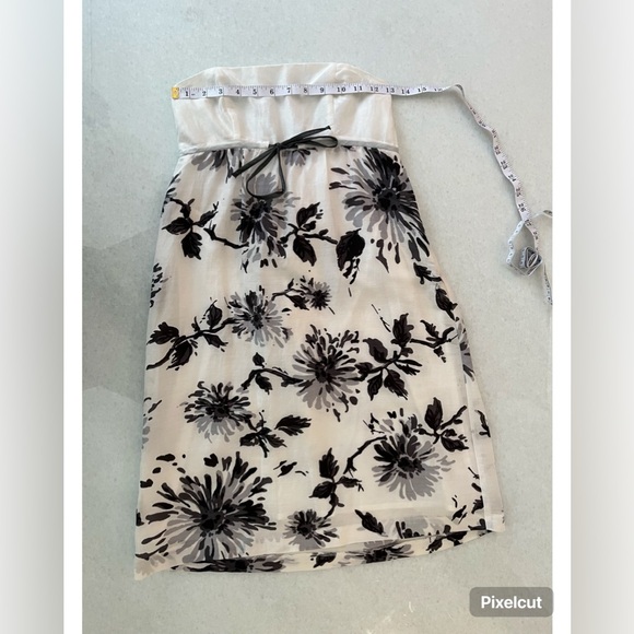 Never worn brand new Benetton strapless grey and white floral dress. Size S. - Picture 3 of 8